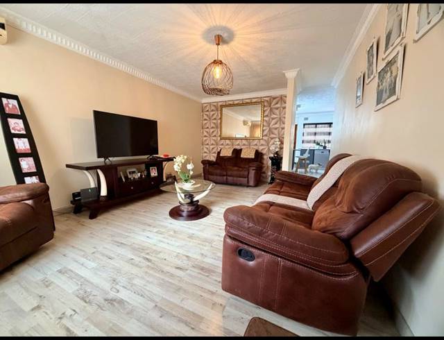 3 BEDROOM TOWNHOUSE FOR SALE IN RESERVOIR HILLS